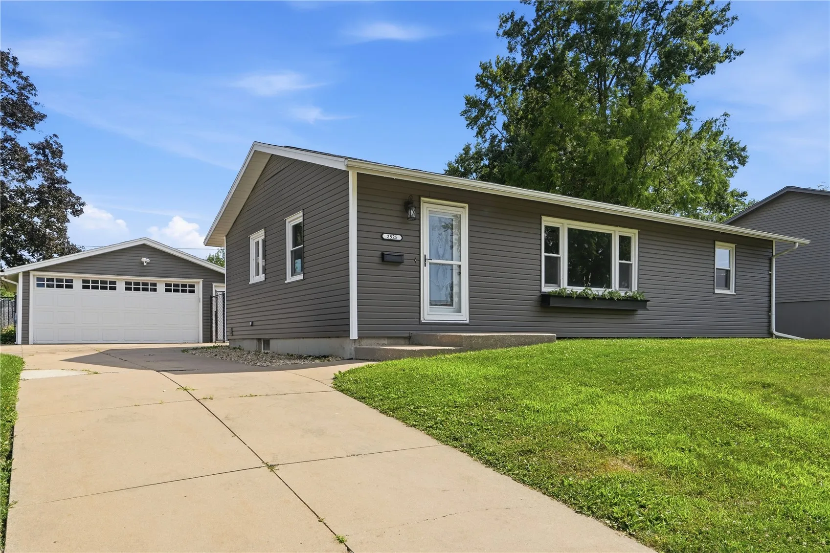 2525 Mc Gowan Boulevard, Marion, Iowa 52302 – Property Featured Image