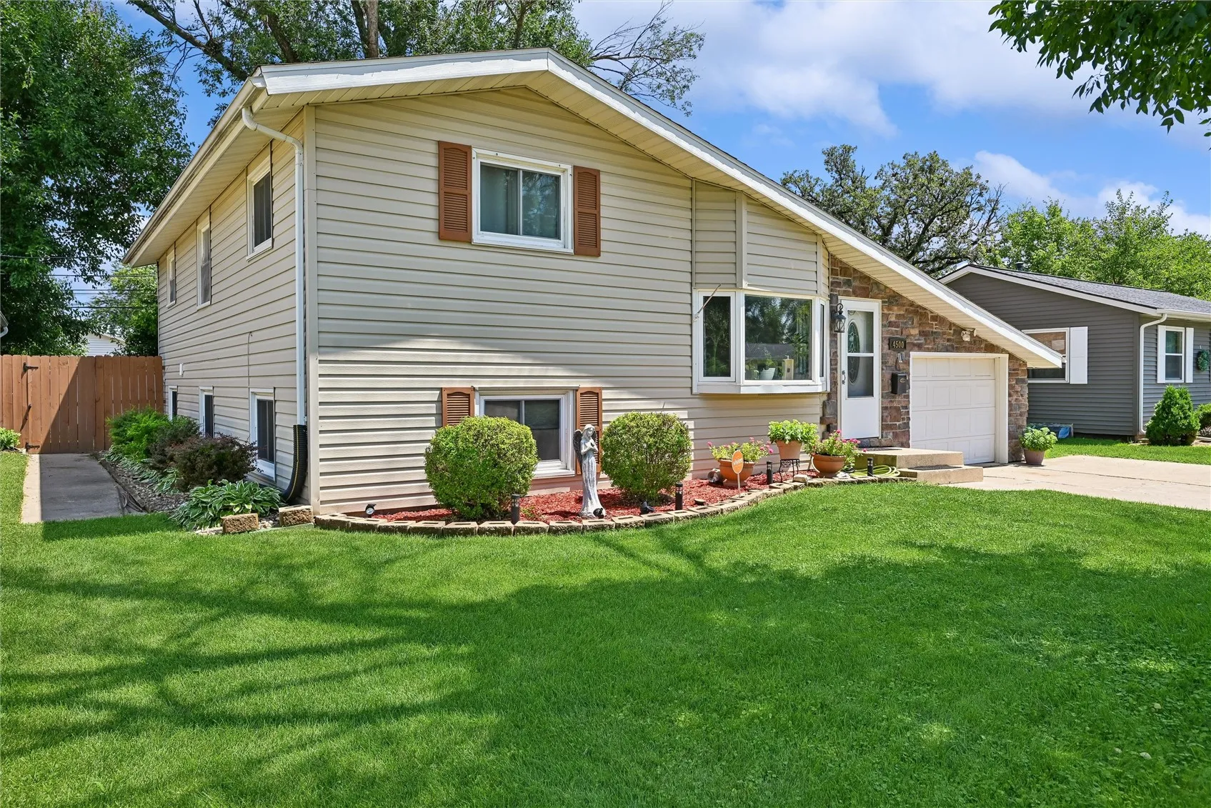 4500 Ozark Street NE, Cedar Rapids, Iowa 52402 – Property Featured Image