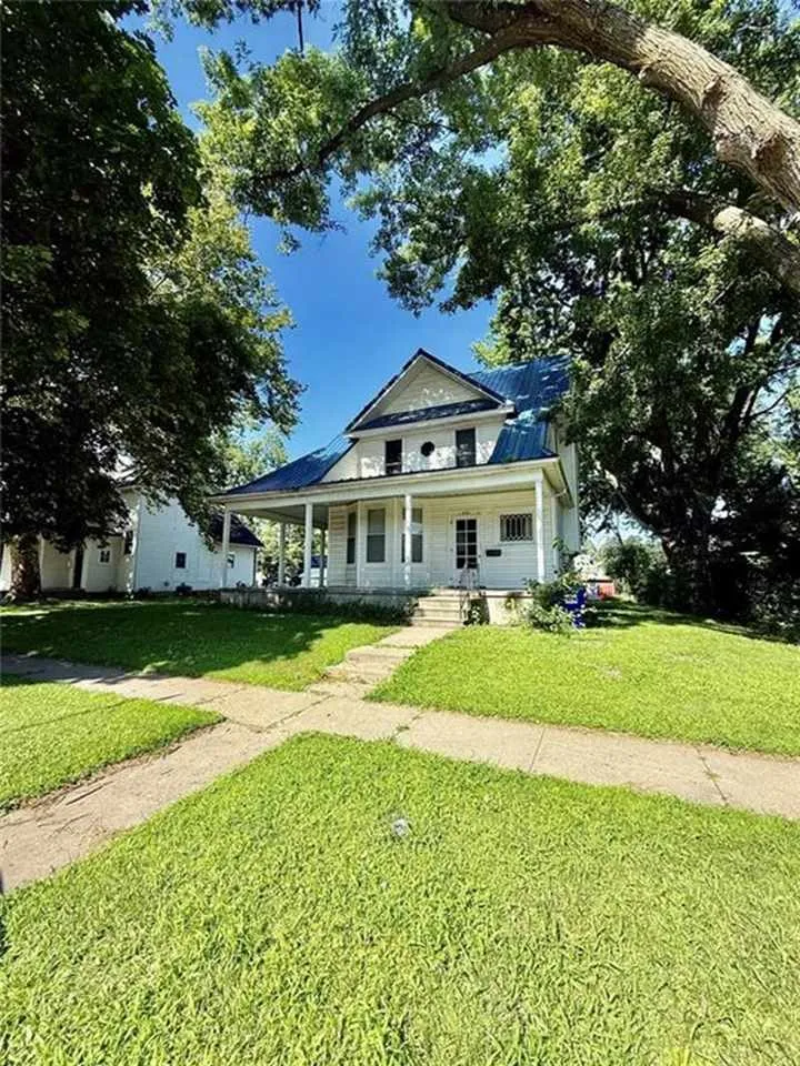 421 S 4th Ave, Washington, Iowa 52353 – Property Featured Image