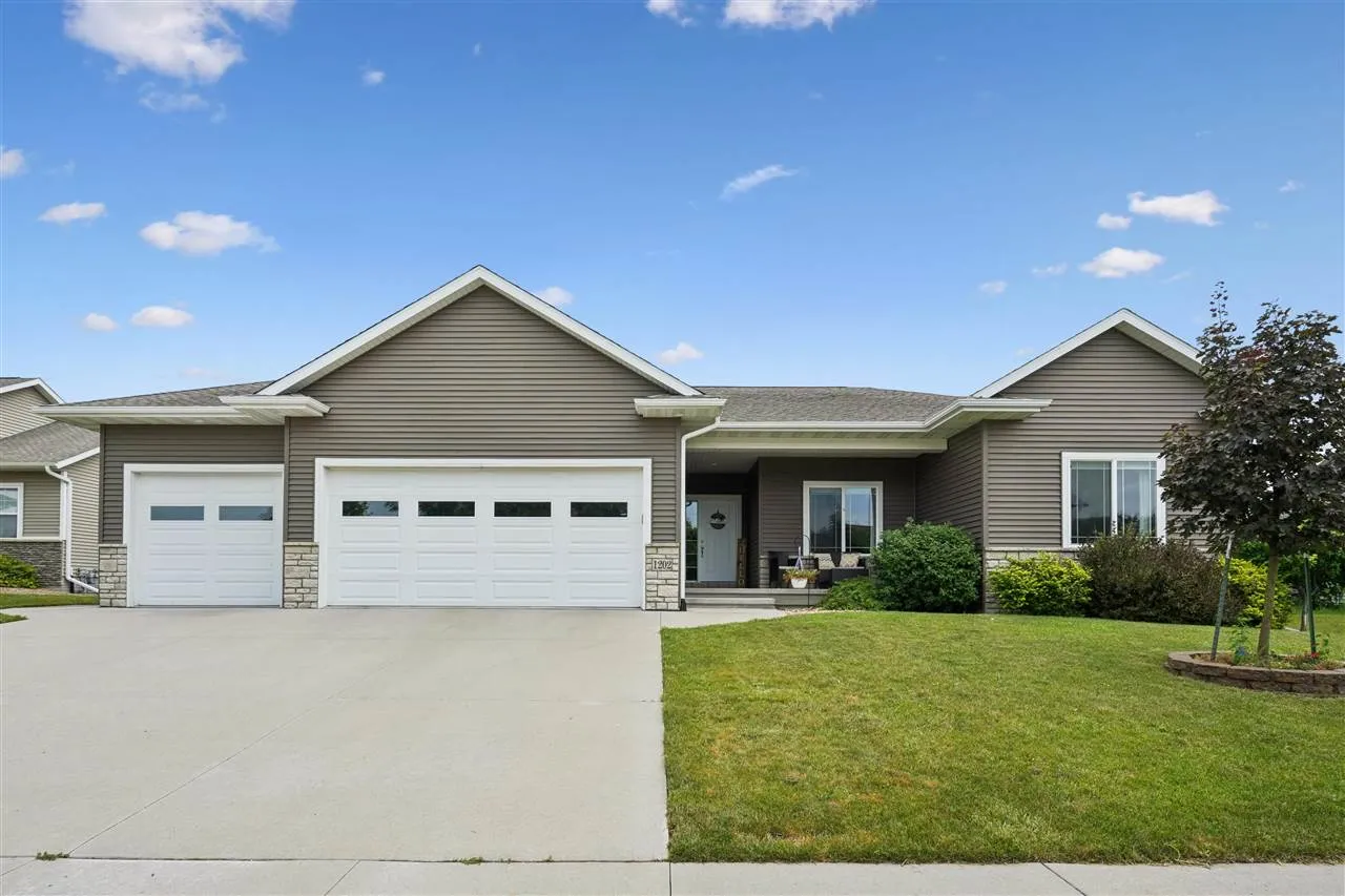 1202 Wood Lily Rd, Solon, Iowa 52333 – Property Featured Image