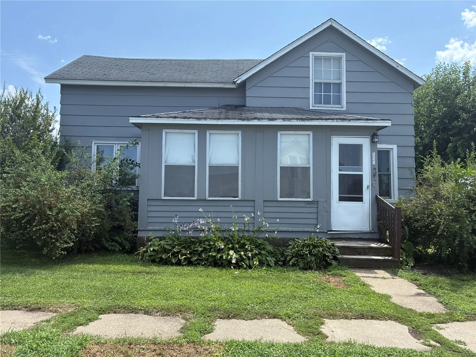 508 E 3rd Street, Vinton, Iowa 52349 – Property Featured Image