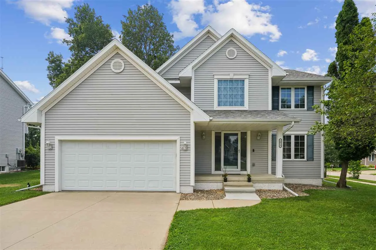 1013 Chesterfield Rd. NE, Cedar Rapids, Iowa 52402 – Property Featured Image