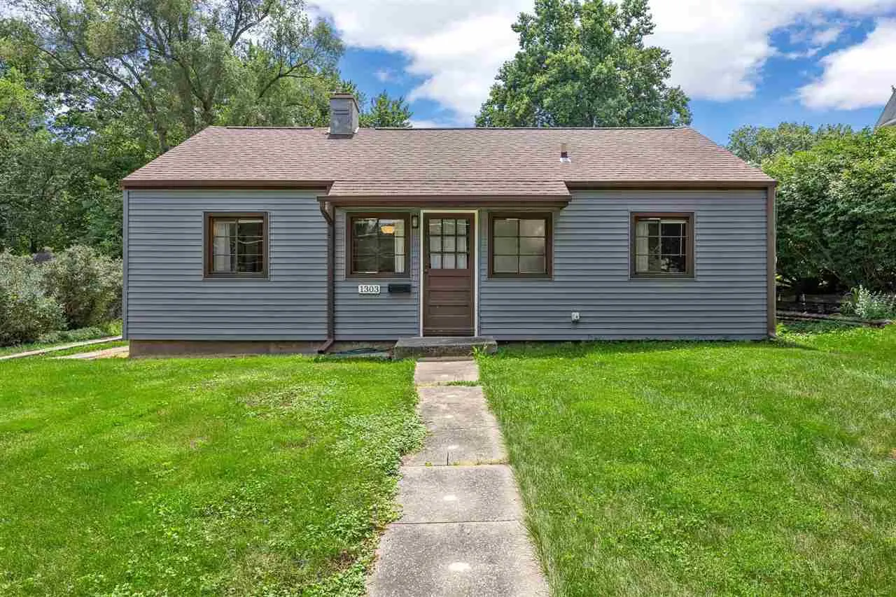 1303 Kirkwood Avenue, Iowa City, Iowa 52240 – Property Featured Image