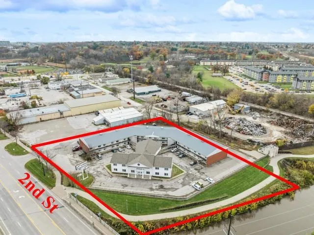 320 2nd St, Coralville, Iowa 52241 – Property Featured Image