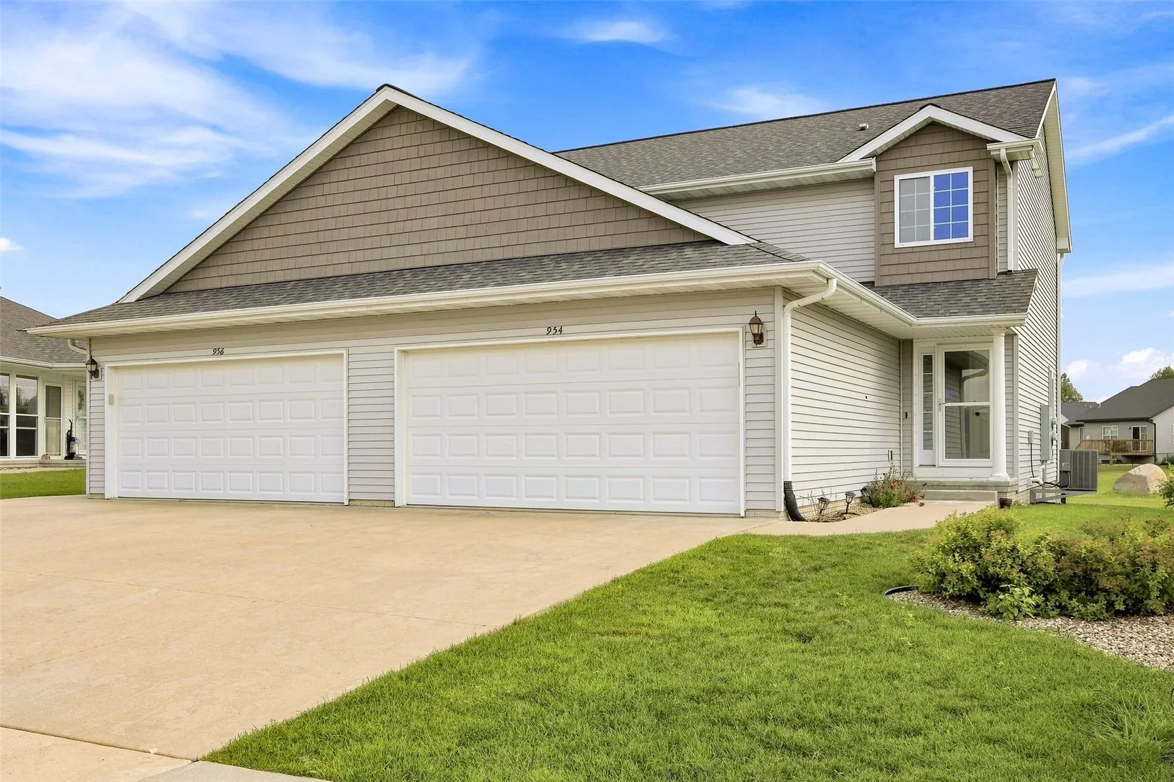 954 Acacia Drive NE, Cedar Rapids, Iowa 52402 – Property Featured Image