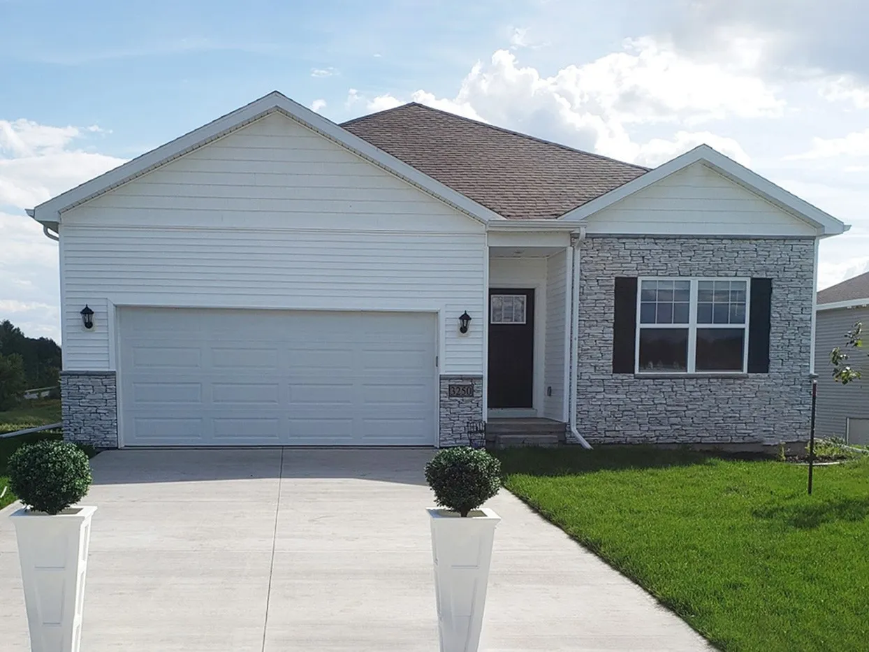 3403 Dreusicke Drive, Coralville, Iowa 52241 – Property Featured Image