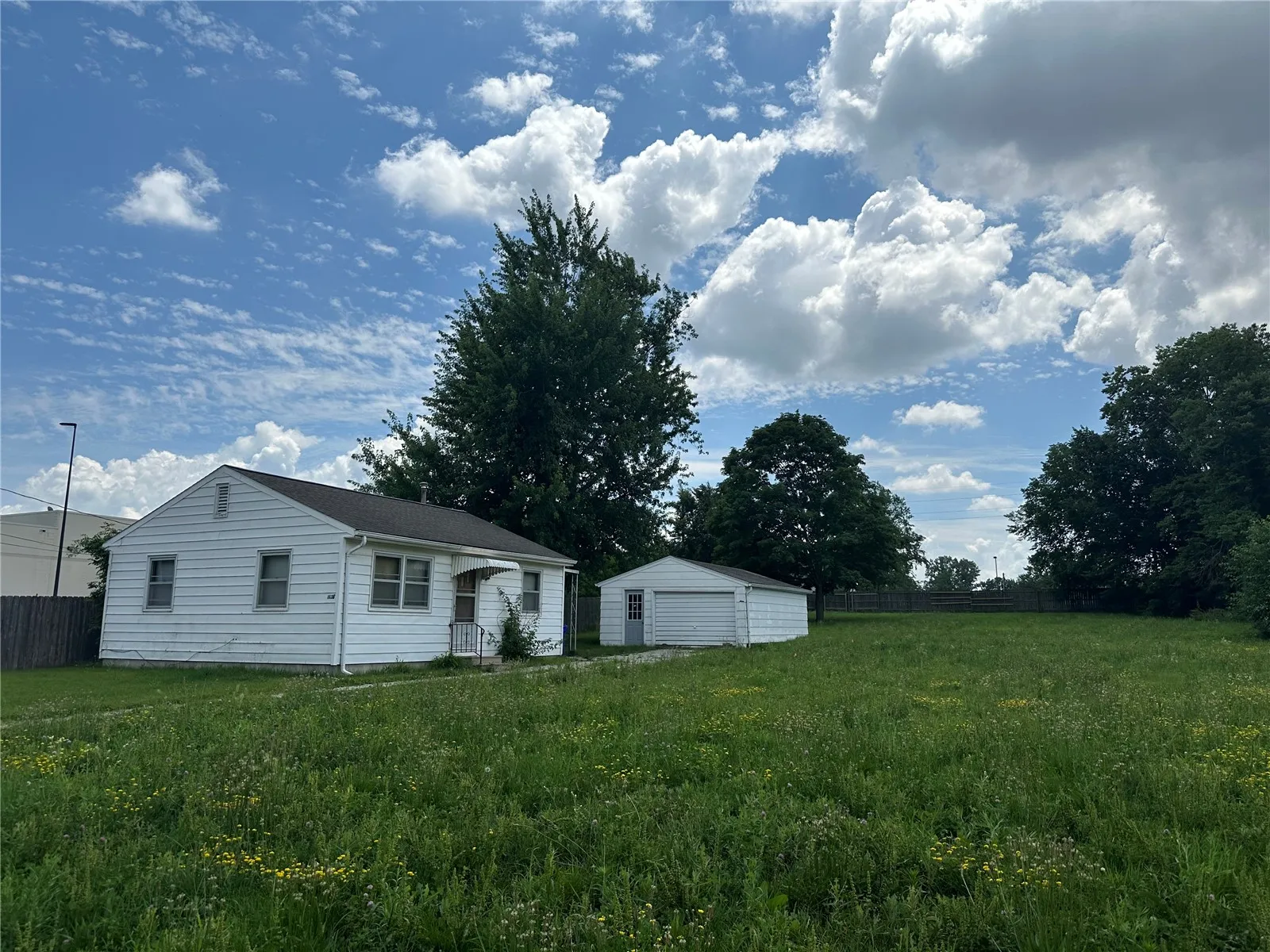 1635 & 1639 Center Street NE, Cedar Rapids, Iowa 52402 – Property Featured Image