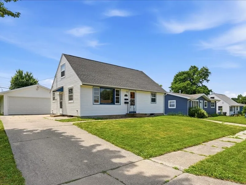 1635 Texas Avenue NE, Cedar Rapids, Iowa 52402 – Property Featured Image