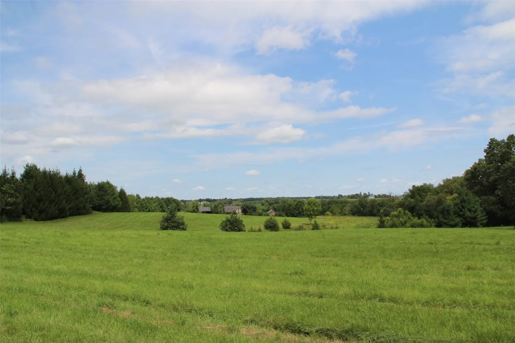 Wapsi Avenue NE, Iowa City, Iowa 52240 – Property Featured Image