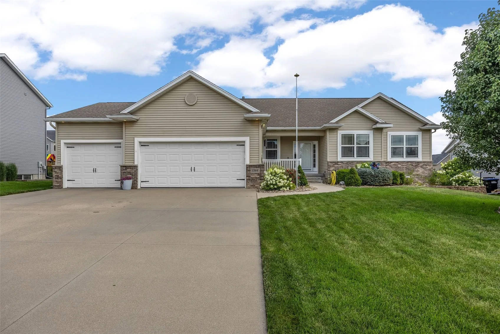 1364 Lindenbrook Lane, Marion, Iowa 52302 – Property Featured Image