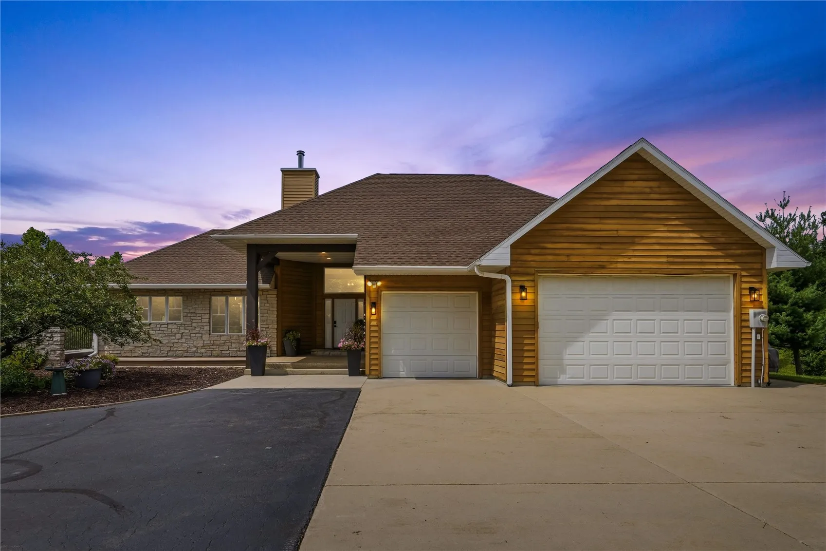 358 Abbotsford Drive, Cedar Rapids, Iowa 52403 – Property Featured Image