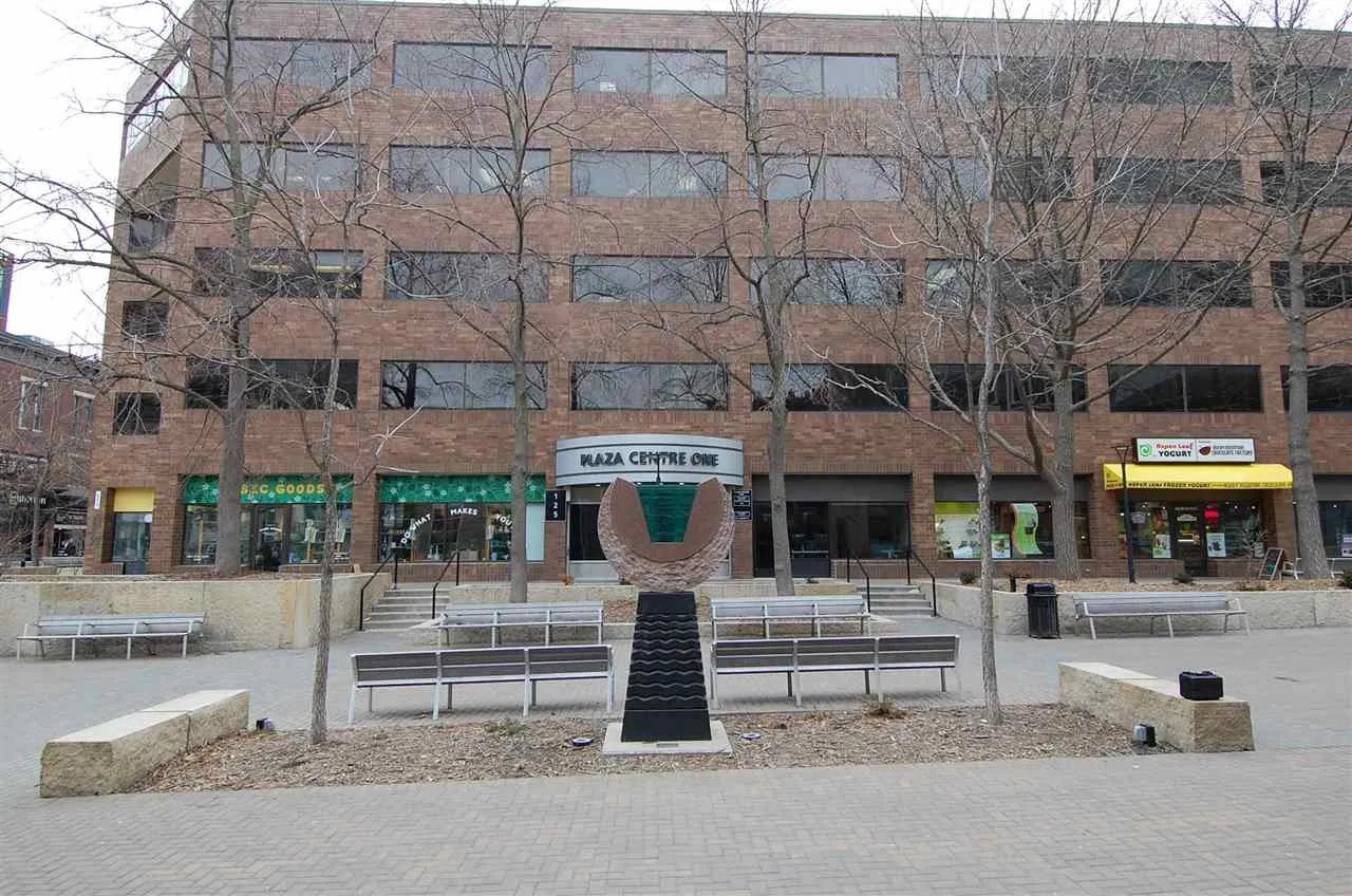 125 S Dubuque St Unit C1, Iowa City, Iowa 52240 – Property Featured Image