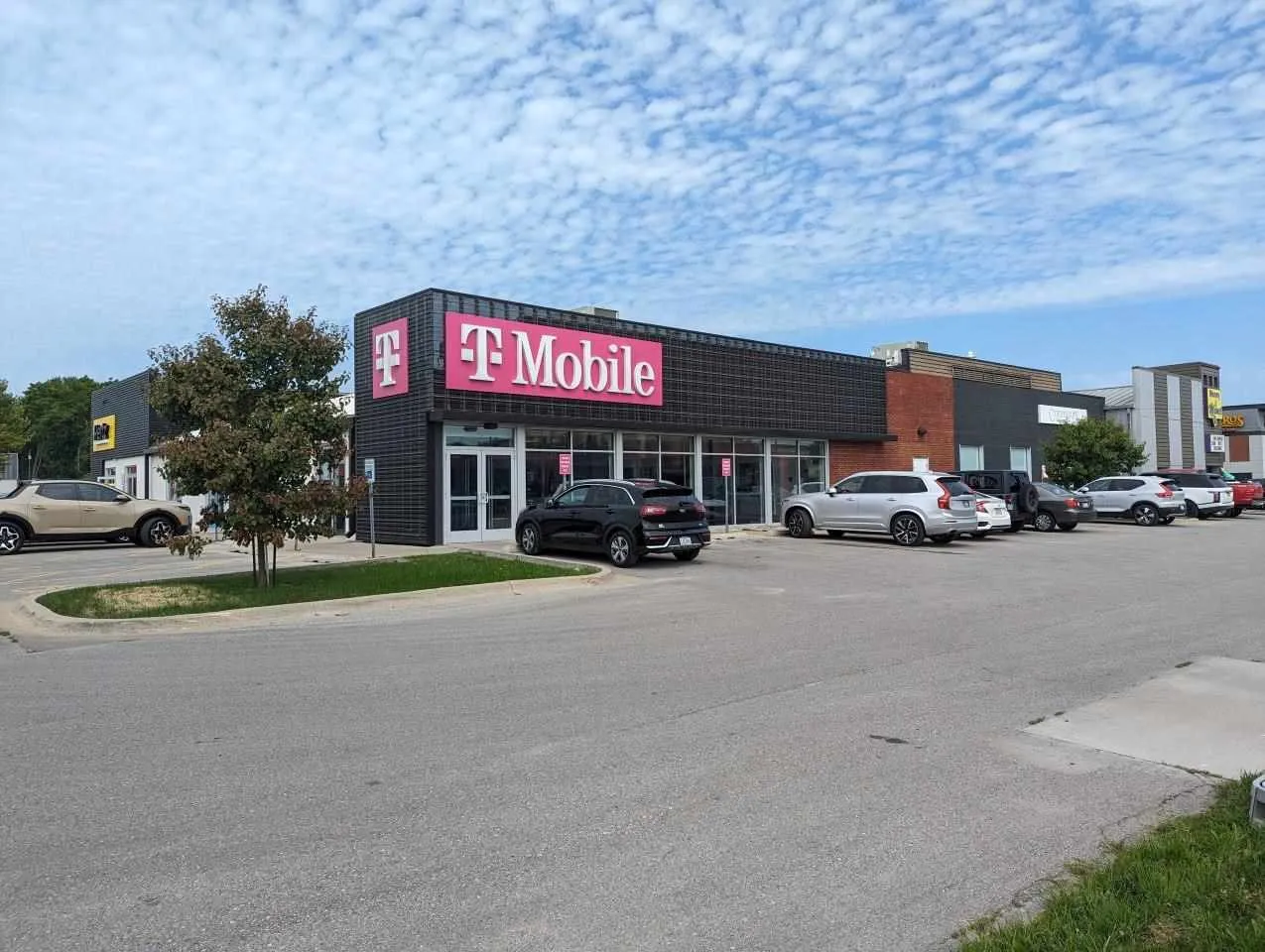 1029 S Riverside Dr, Iowa City, Iowa 52246 – Property Featured Image