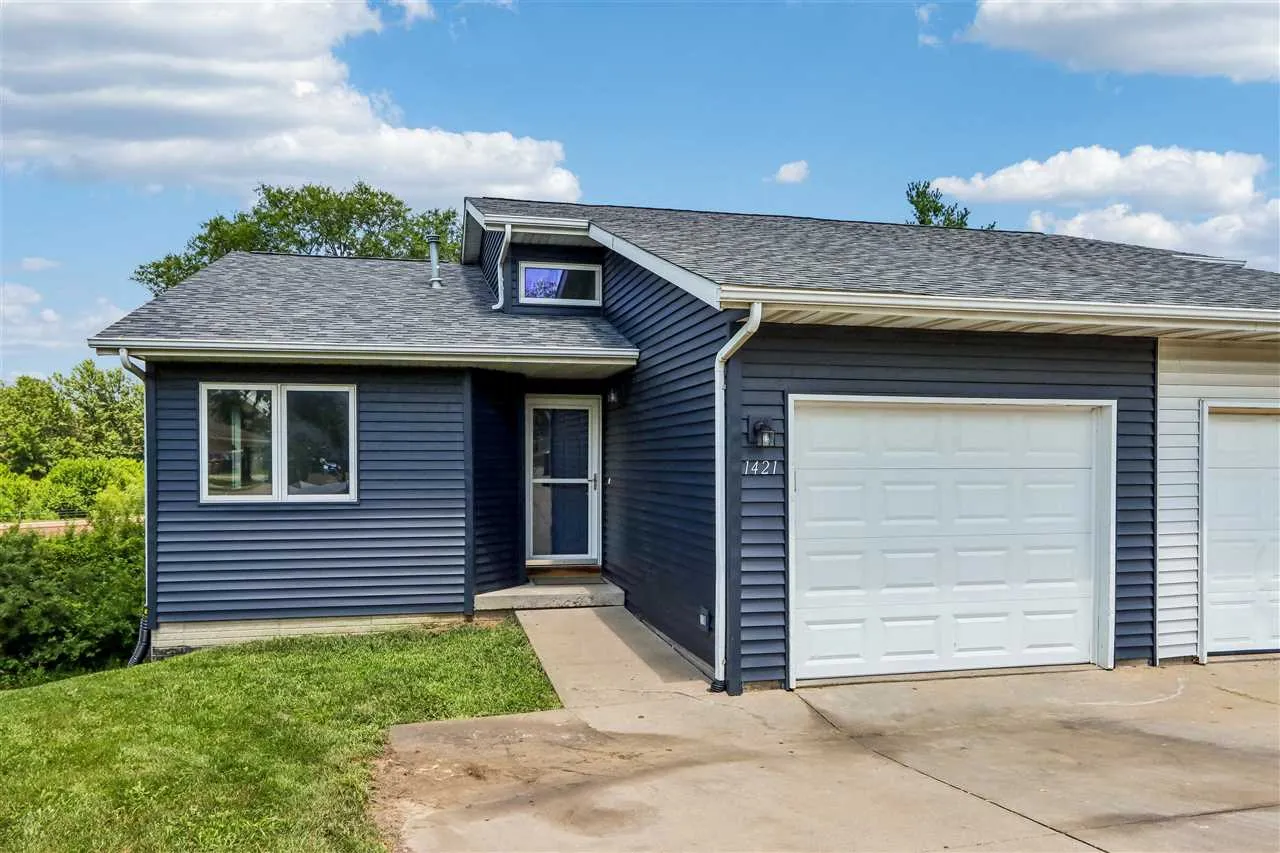 1421 Kenai Ct, Coralville, Iowa 52241 – Property Featured Image