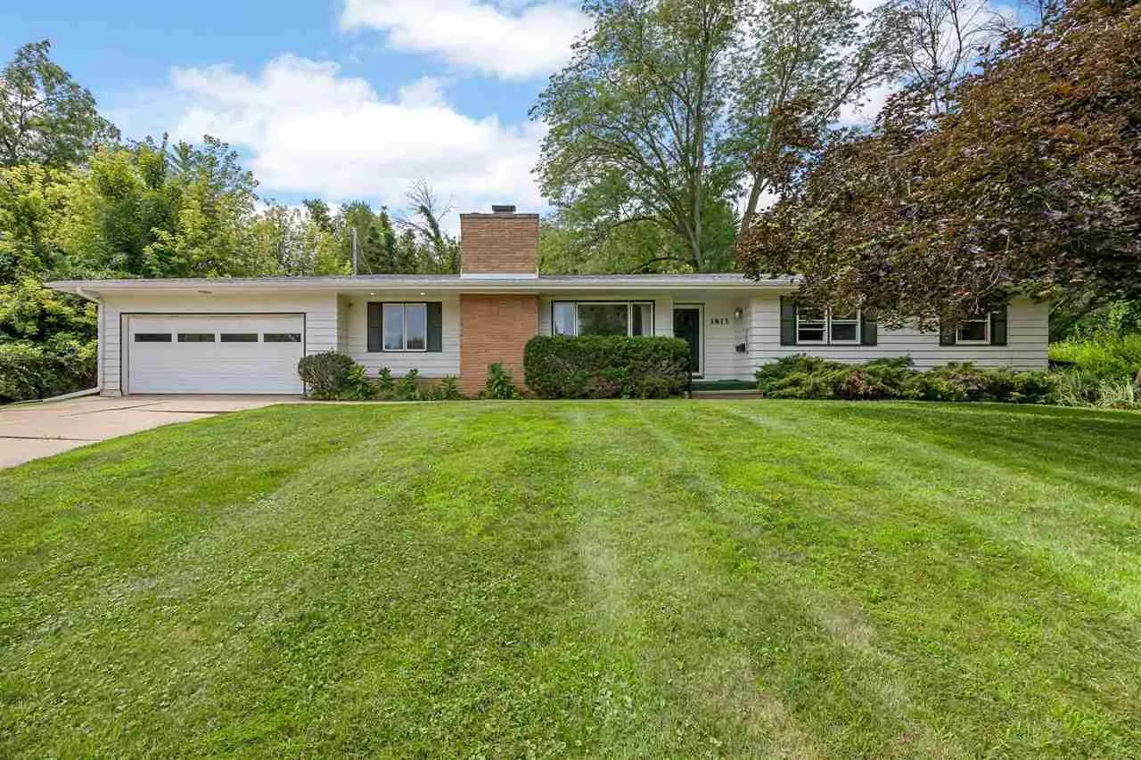 3813 Tomahawk Trail SE, Cedar Rapids, Iowa 52403 – Property Featured Image