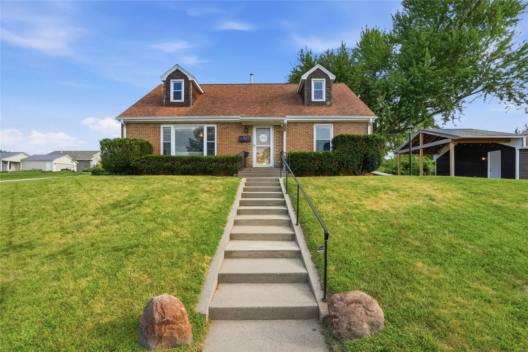 277 21st Avenue SW, Cedar Rapids, Iowa 52404 – Property Featured Image