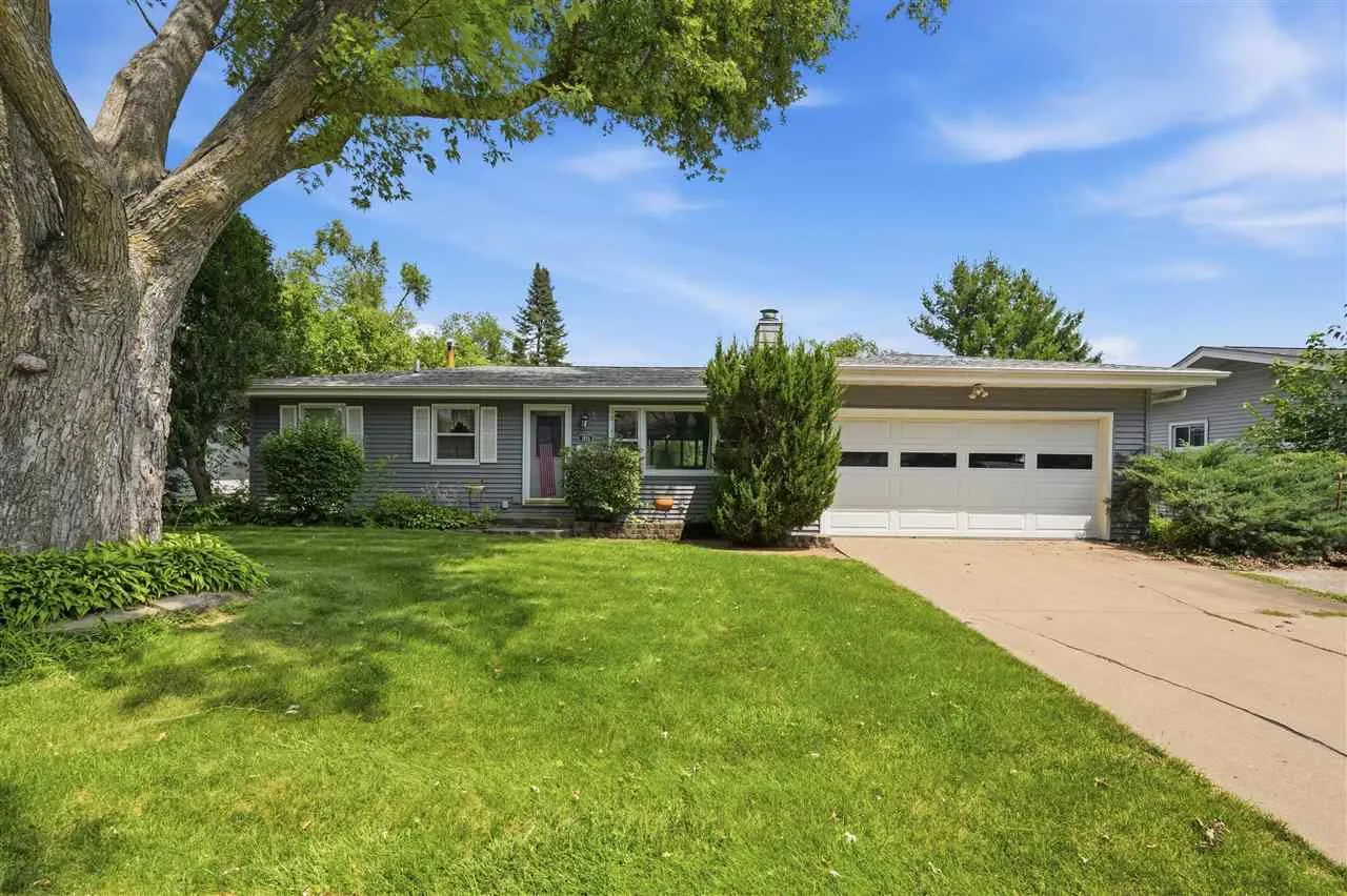 1616 Hollywood Blvd, Iowa City, Iowa 52240 – Property Featured Image