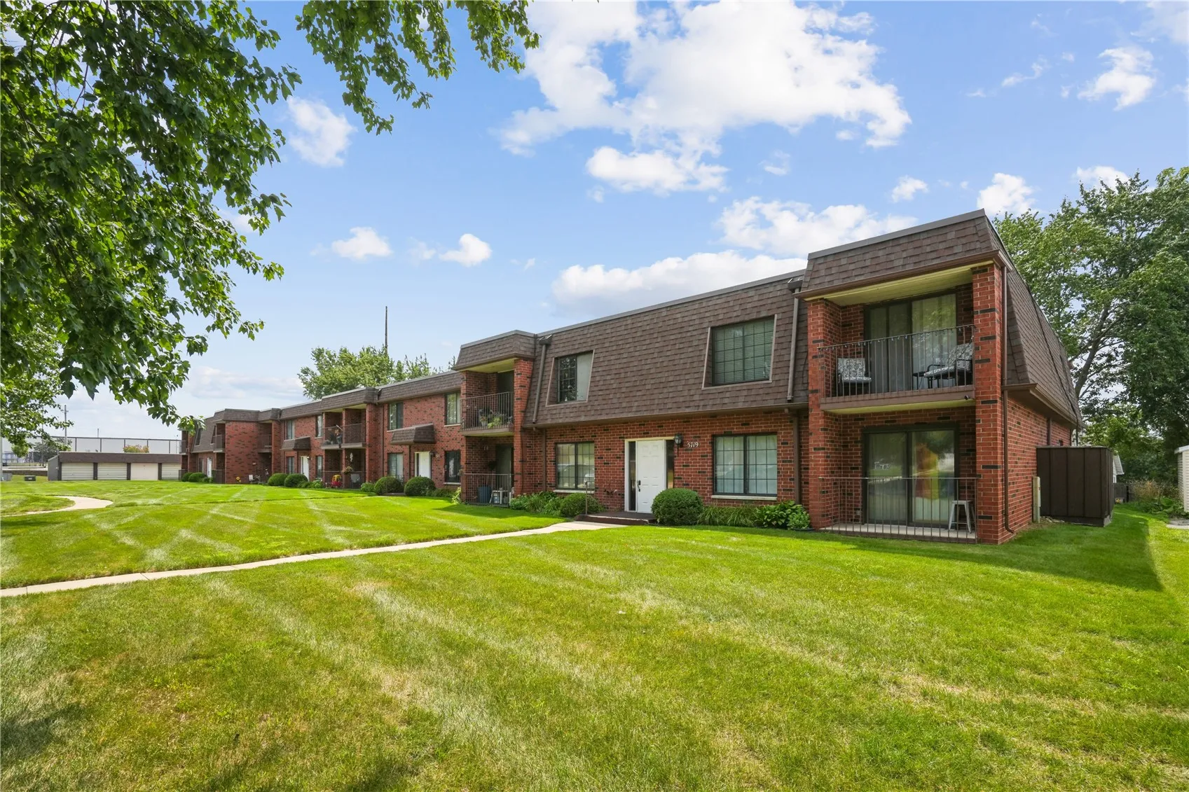5715 Golden Court NE Unit 45, Cedar Rapids, Iowa 52402 – Property Featured Image