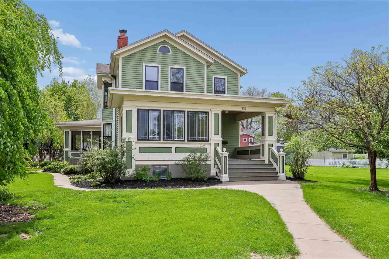 915 E Bloomington Street, Iowa City, Iowa 52245 – Property Featured Image