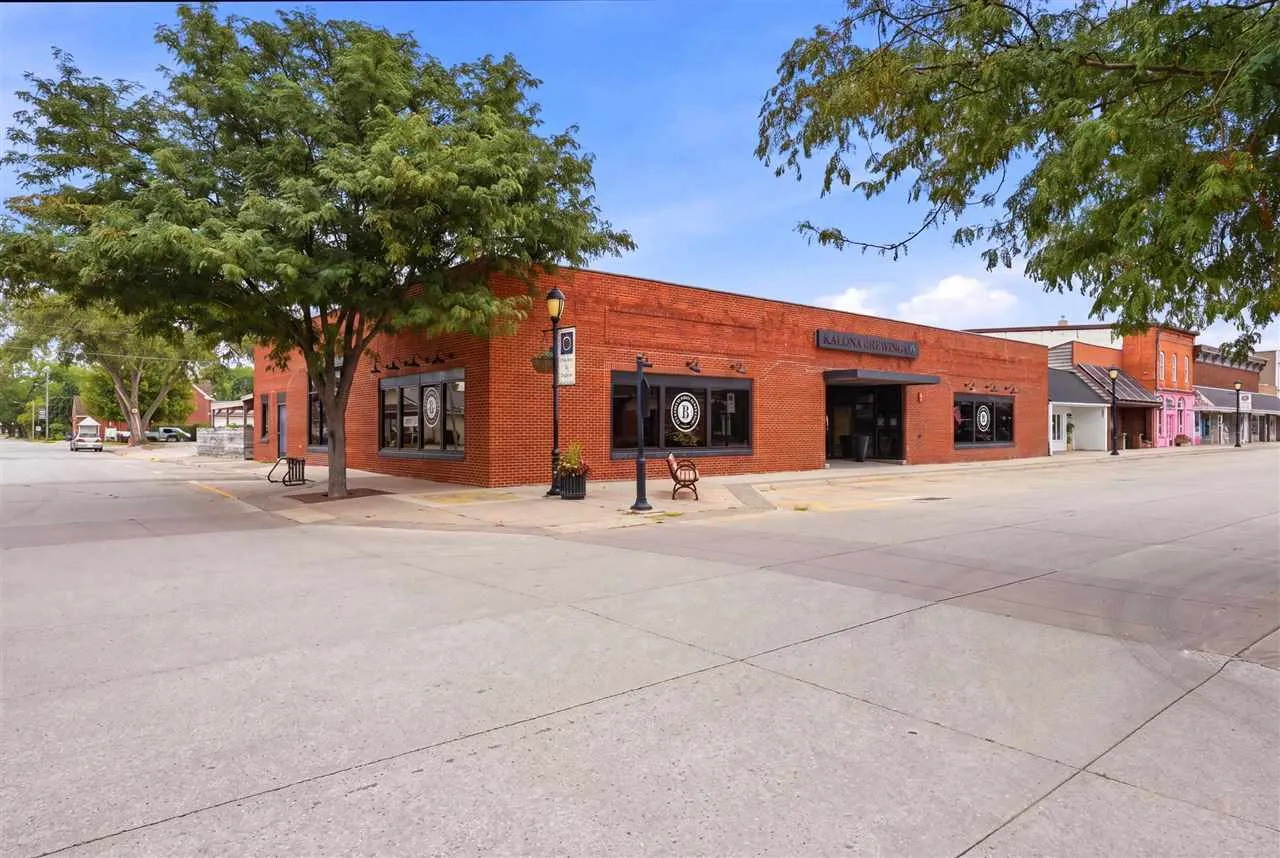 405 B Ave, Kalona, Iowa 52247 – Property Featured Image