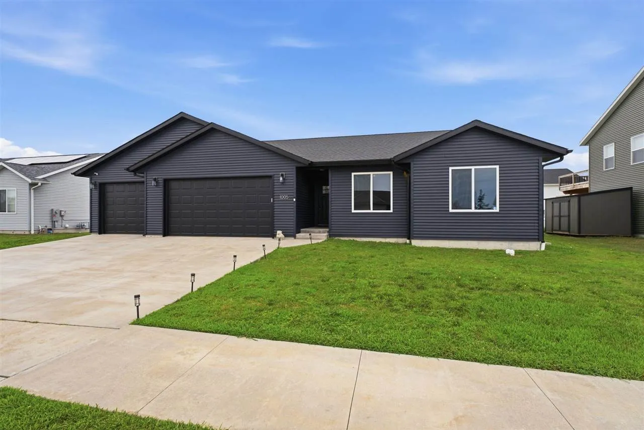 1005 S 12th Avenue, Washington, Iowa 52353 – Property Featured Image
