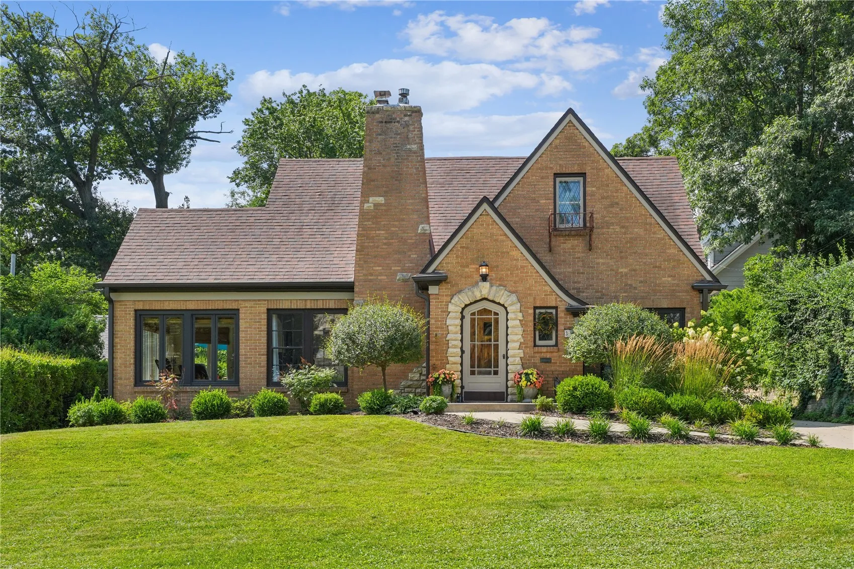 311 25th St Dr SE, Cedar Rapids, Iowa 52403 – Property Featured Image