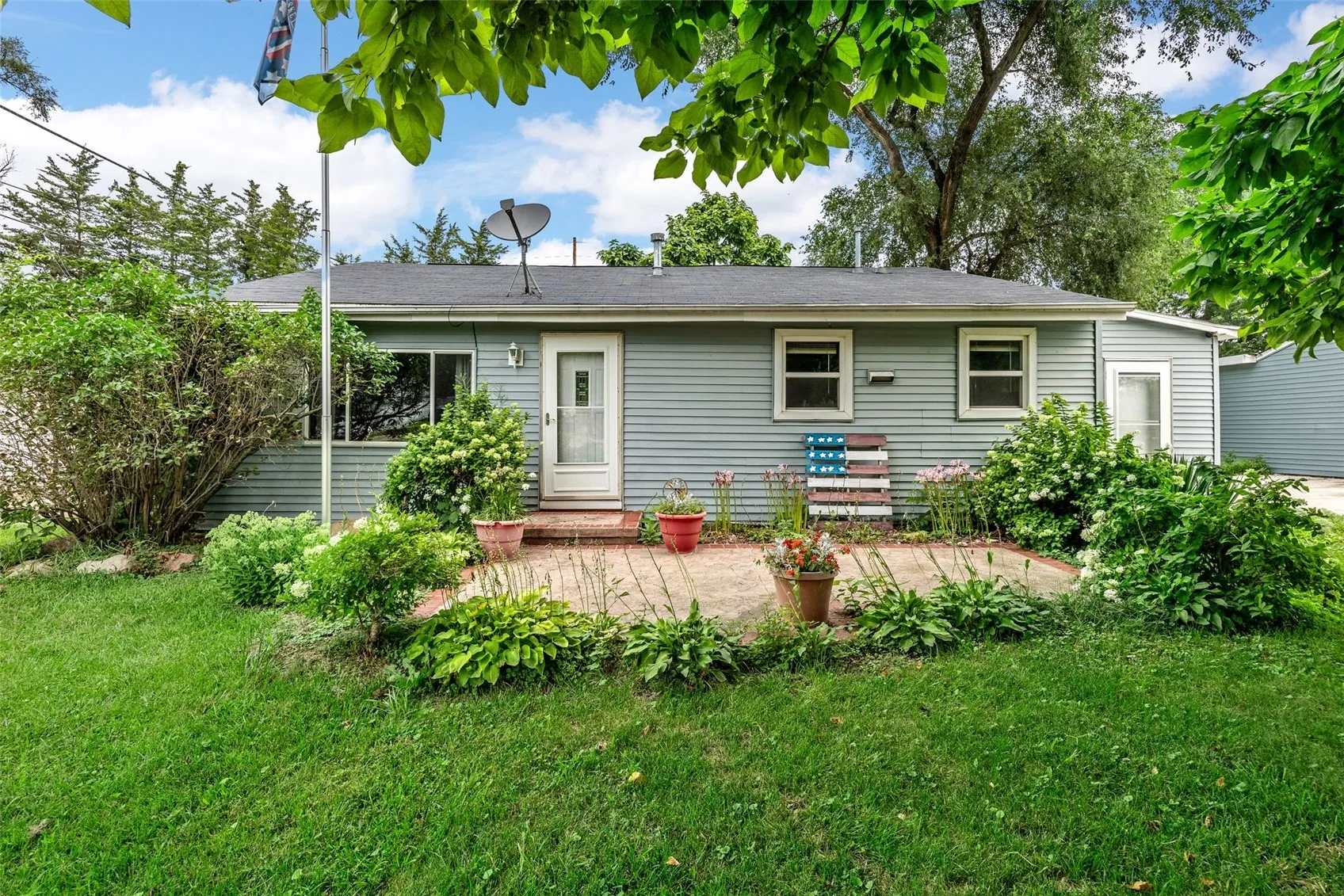 6524 Parkview Avenue, Cedar Rapids, Iowa 52403 – Property Featured Image