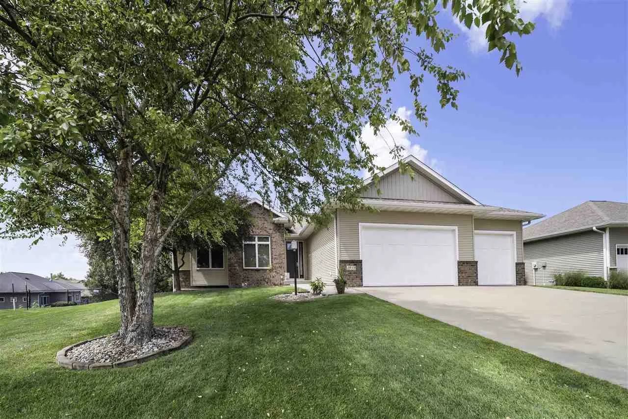 2910 High Bluff Dr, Coralville, Iowa 52241 – Property Featured Image