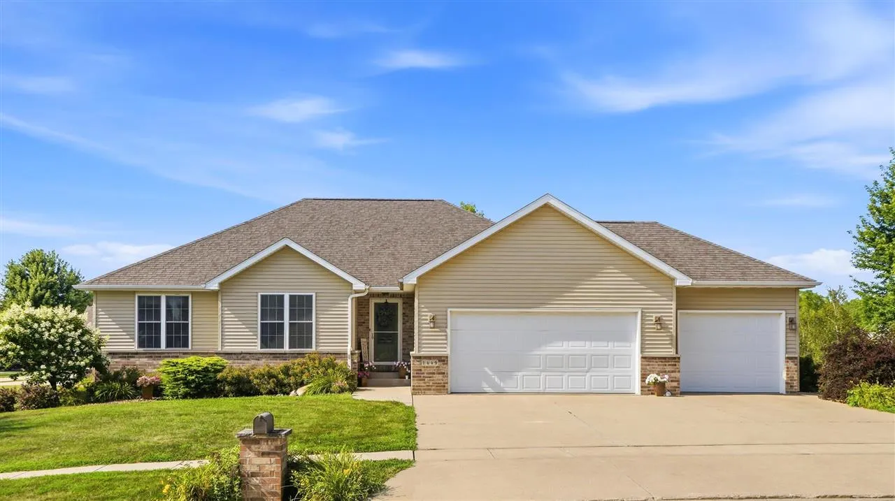 1449 Ridgeview Ct, Washington, Iowa 52353 – Property Featured Image