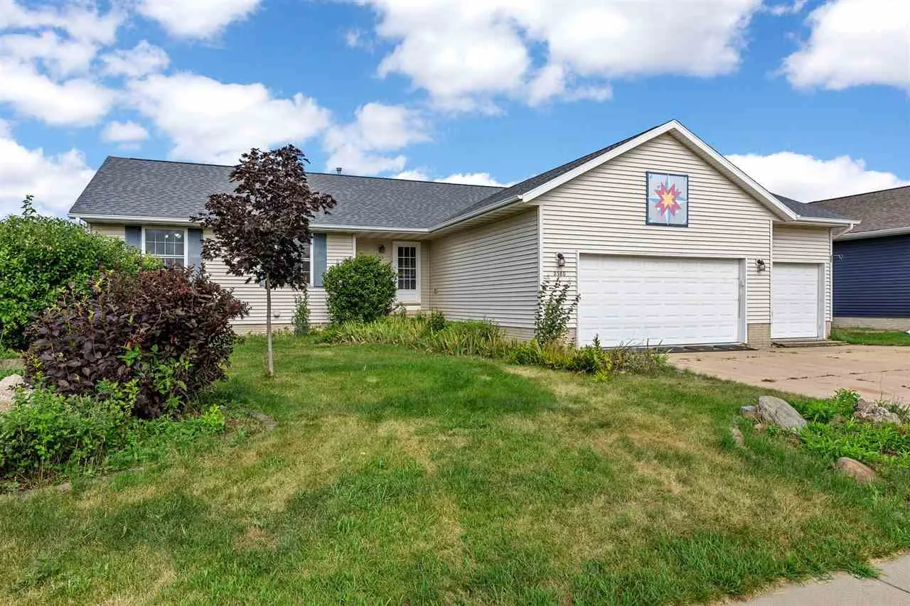 2380 Tamerac Dr, Marion, Iowa 52302 – Property Featured Image