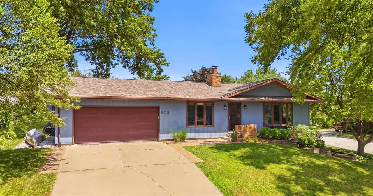 903 K Ave, Kalona, Iowa 52247 – Property Featured Image