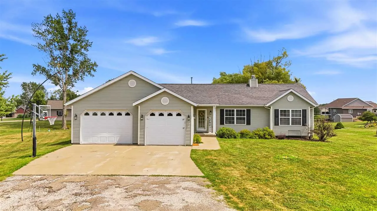 2166 Stewart Dr, Washington, Iowa 52353 – Property Featured Image