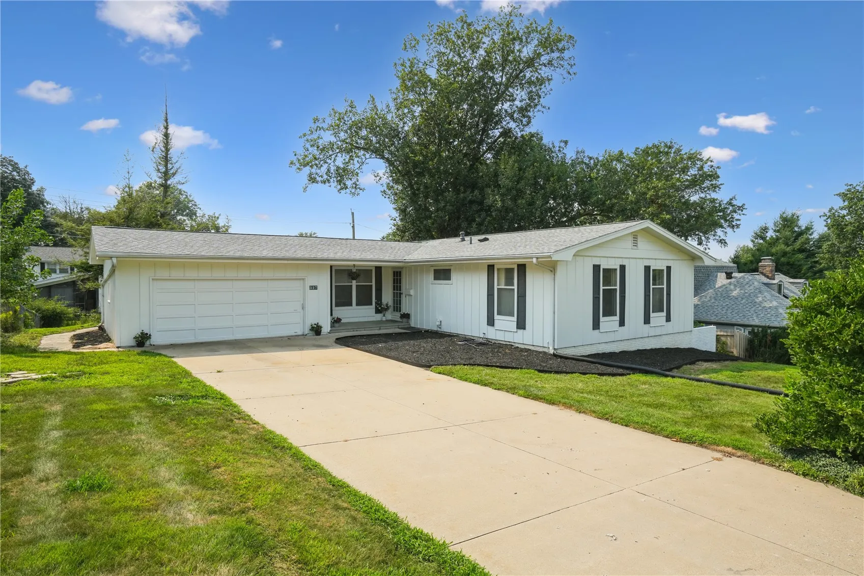 327 Parkland Drive SE, Cedar Rapids, Iowa 52403 – Property Featured Image