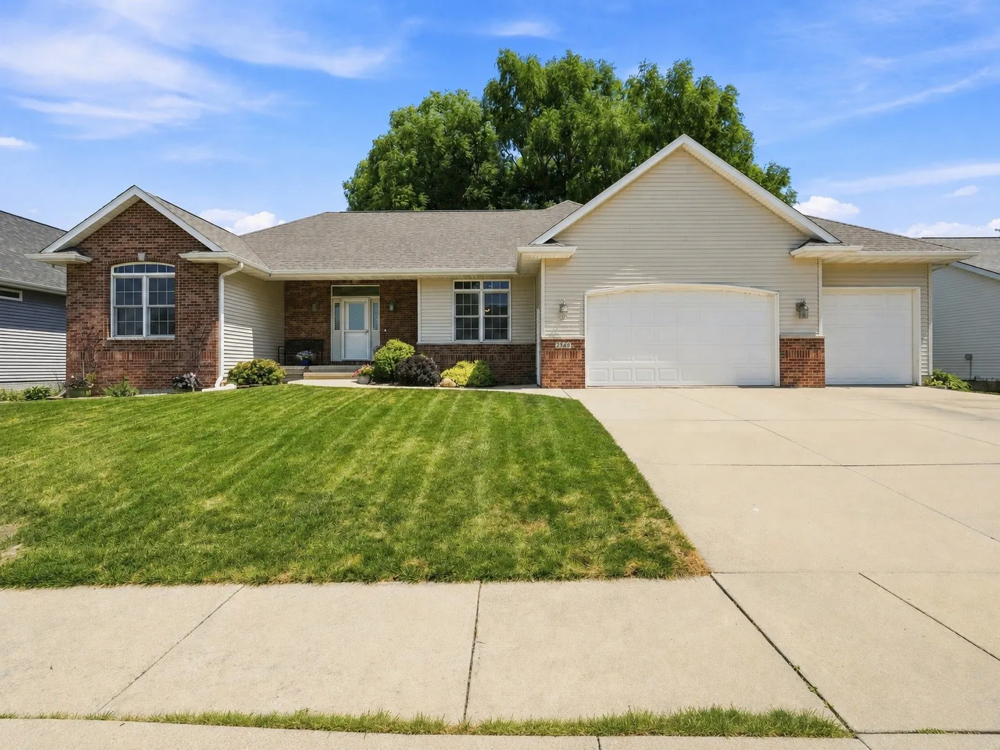 2865 Winchester Drive, Marion, Iowa 52302 – Property Featured Image