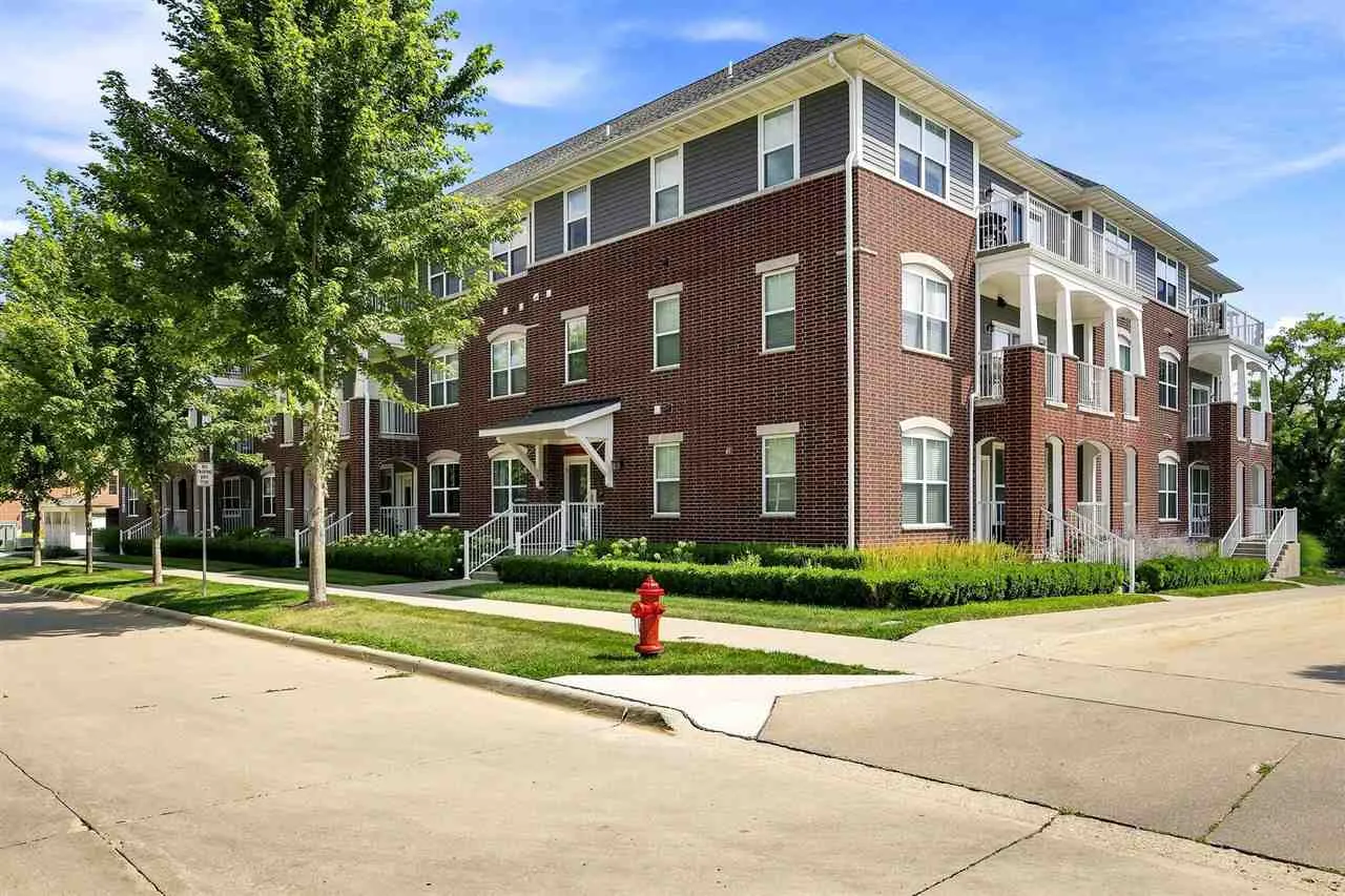 2180 Willenbrock Cir, Iowa City, Iowa 52245 – Property Featured Image