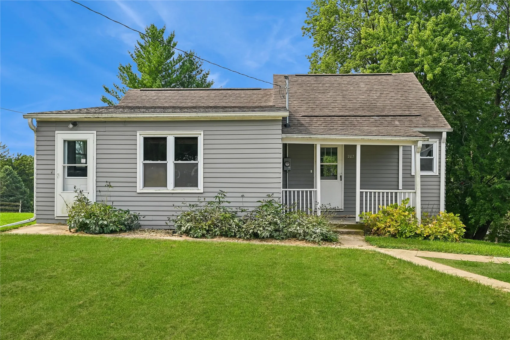 203 E 4th Street, Anamosa, Iowa 52205 – Property Featured Image