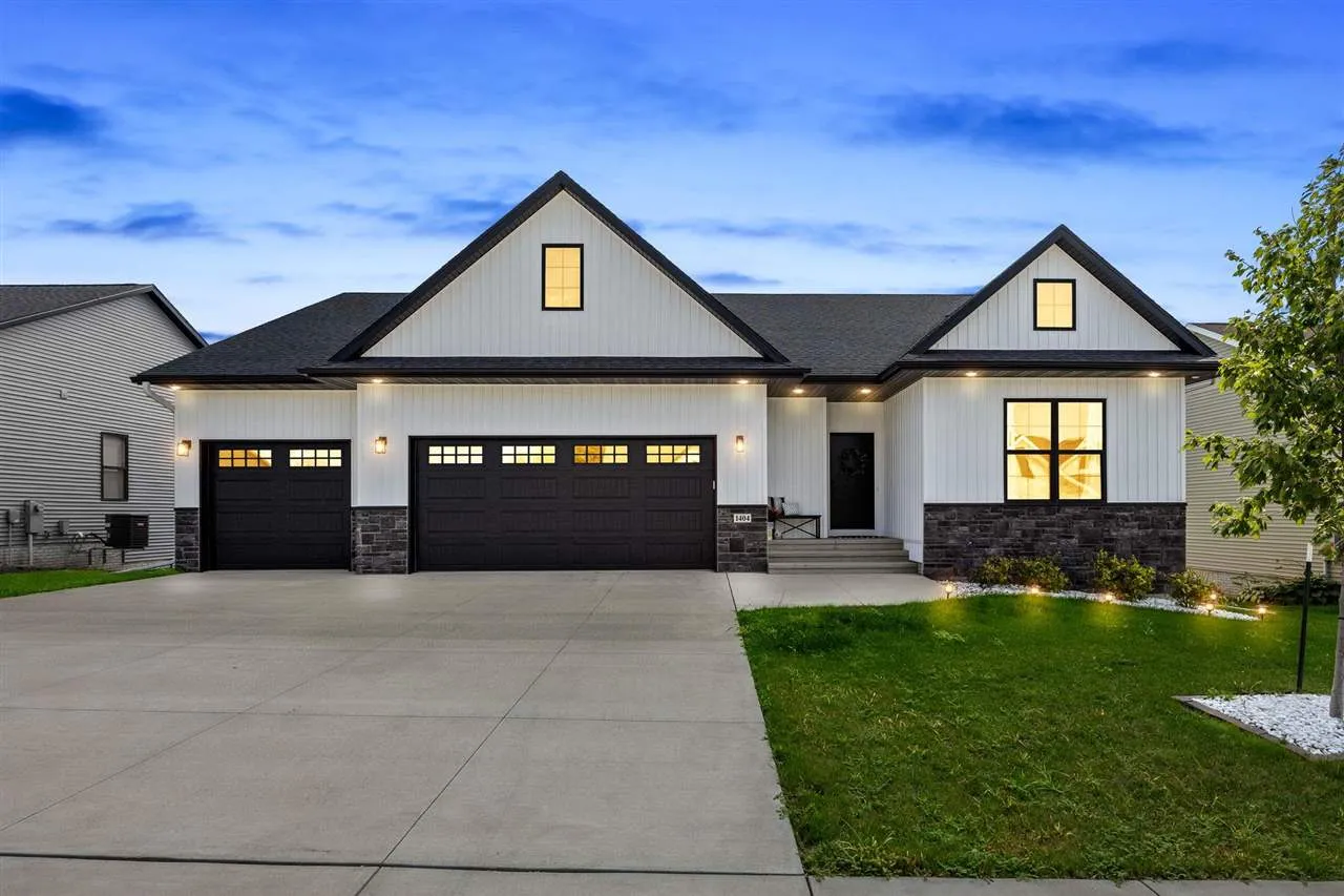 1404 Green Oak Pass, Tiffin, Iowa 52340 – Property Featured Image