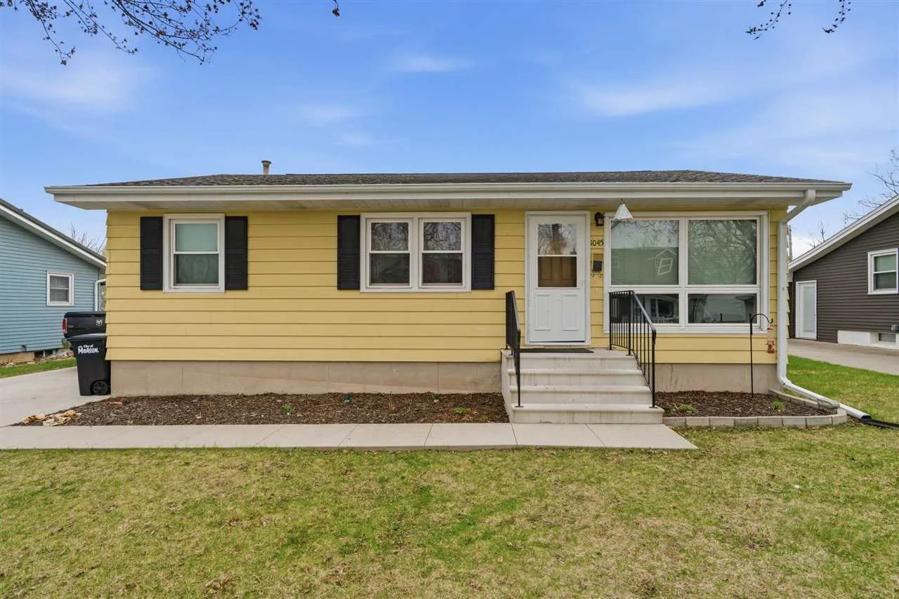 1045 25th Street, Marion, Iowa 52302 – Property Featured Image