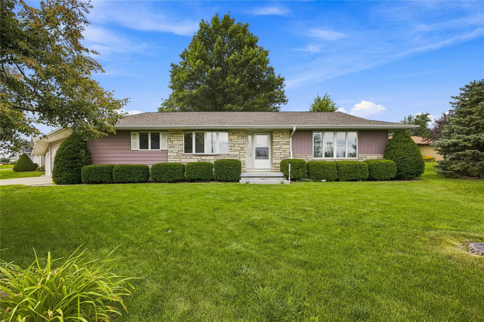 502 9th Avenue, Clarence, Iowa 52216 – Property Featured Image