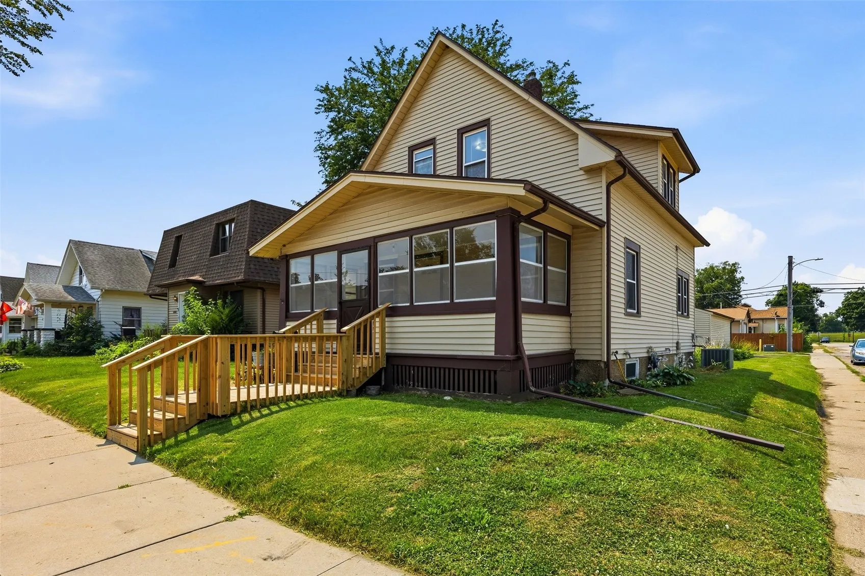 1802 J St SW, Cedar Rapids, Iowa 52404 – Property Featured Image