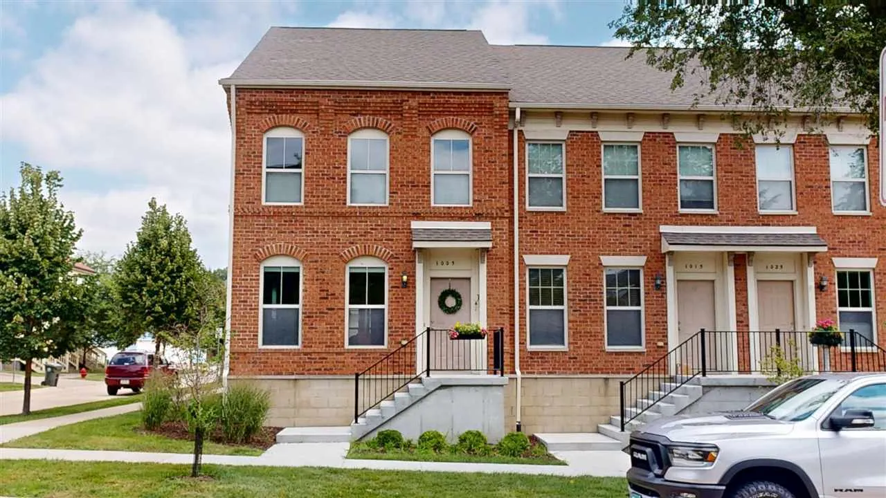 1005 Walker Cir., Iowa City, Iowa 52245 – Property Featured Image