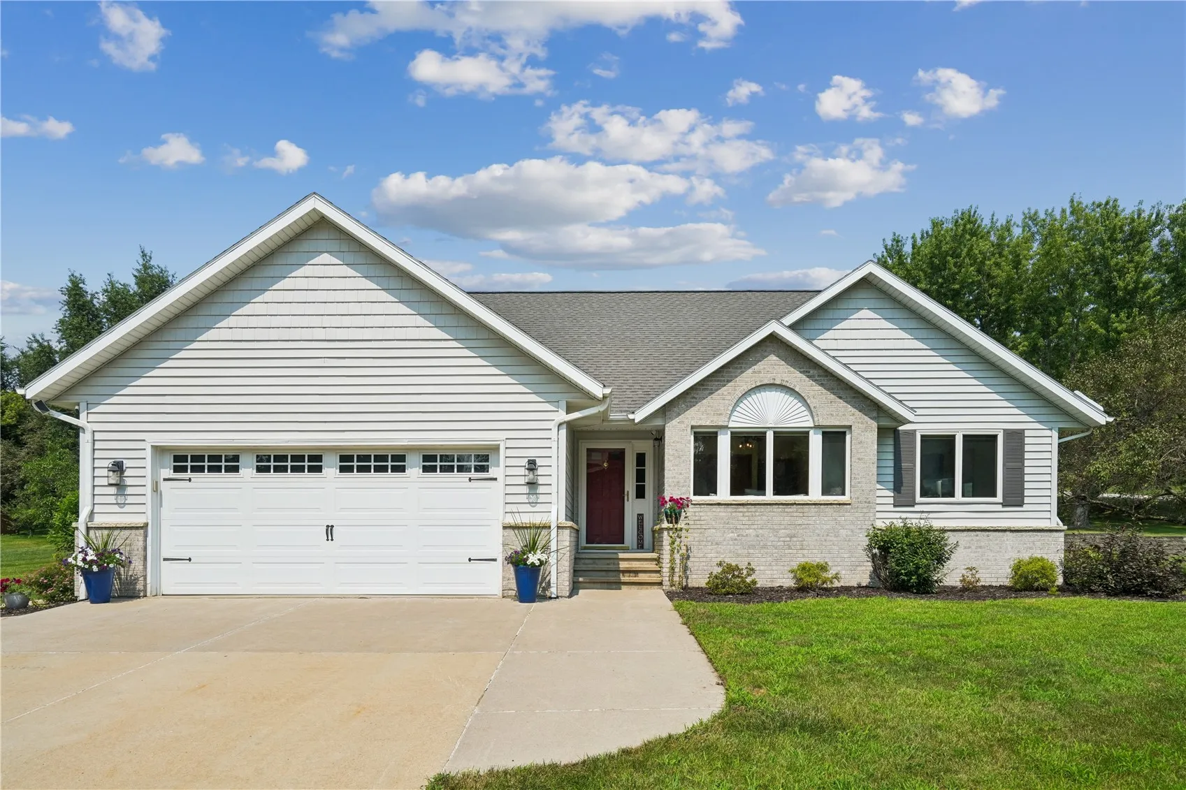 4131 Cedar Heights Trail, Center Point, Iowa 52213 – Property Featured Image