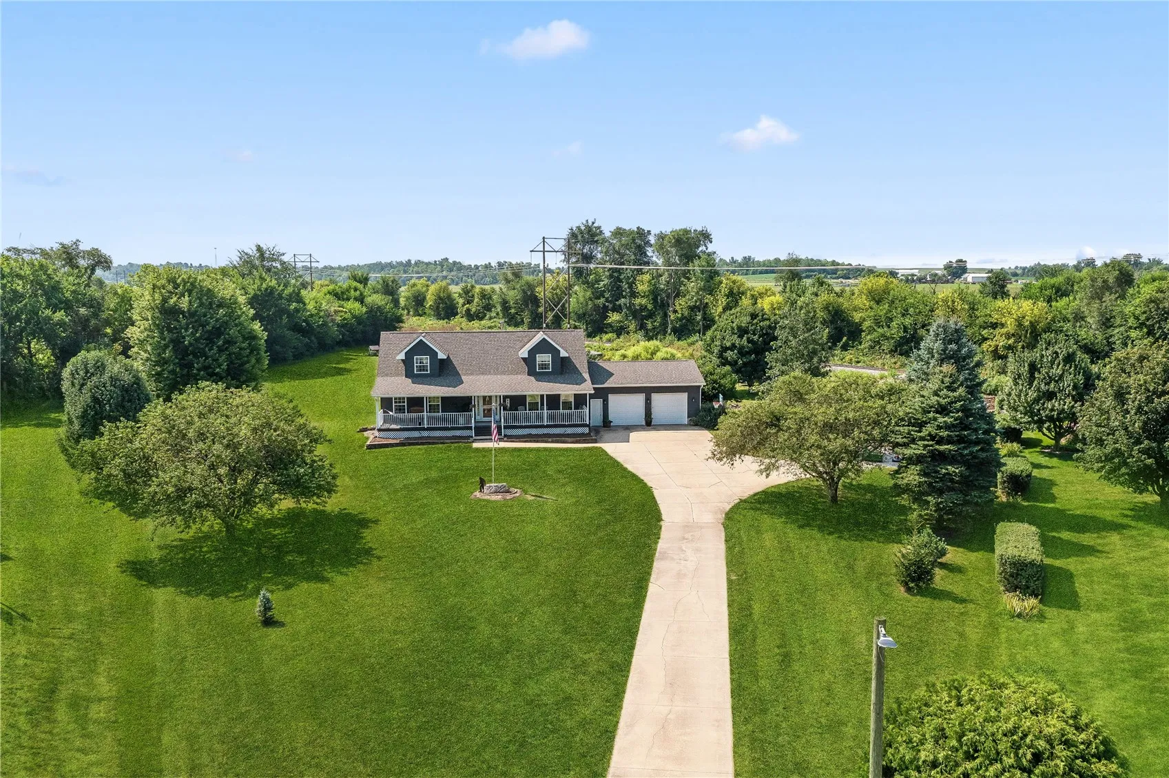 1065 Shae Drive, Palo, Iowa 52324 – Property Featured Image