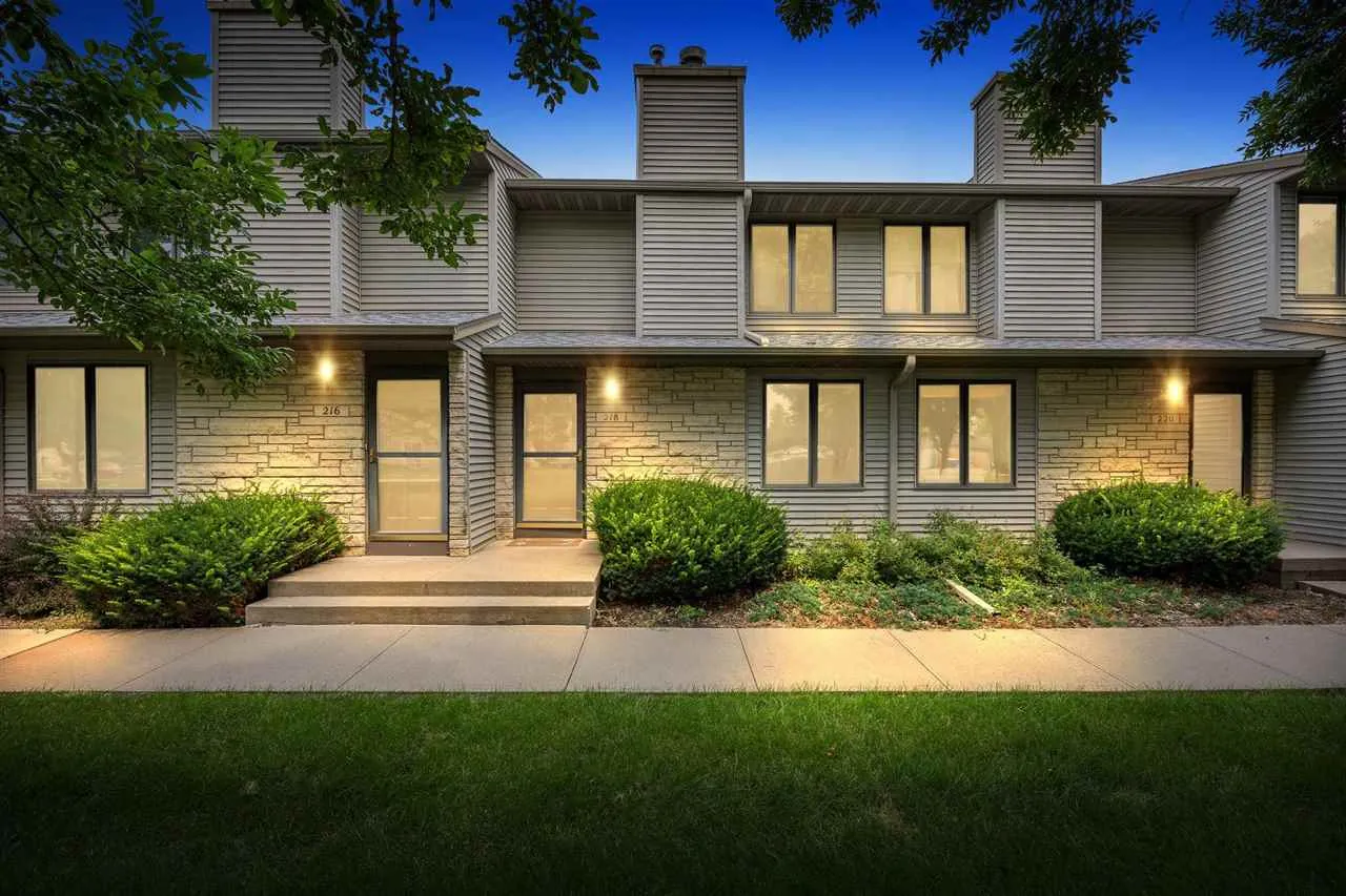 218 West Side Dr, Iowa City, Iowa 52246 – Property Featured Image