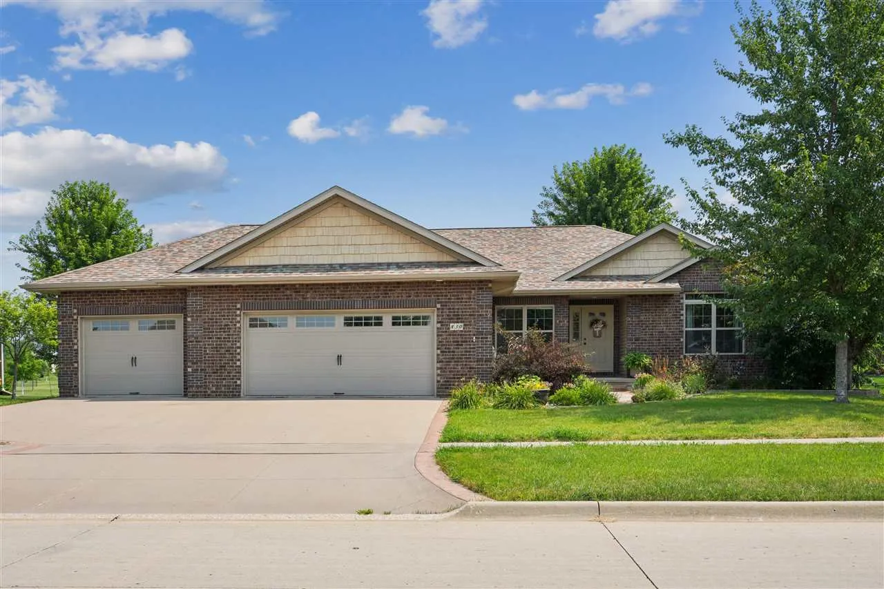 830 Pheasant Ln, North Liberty, Iowa 52317 – Property Featured Image