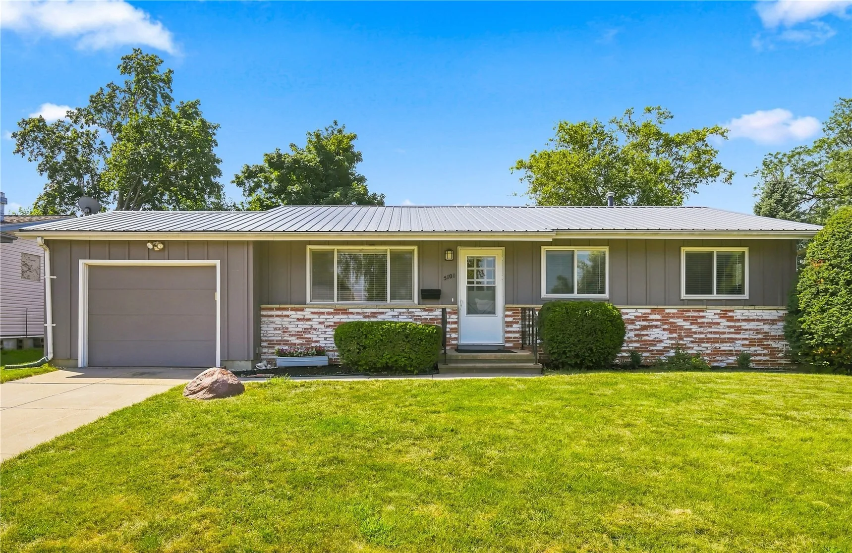 5101 1st Avenue SW, Cedar Rapids, Iowa 52404 – Property Featured Image