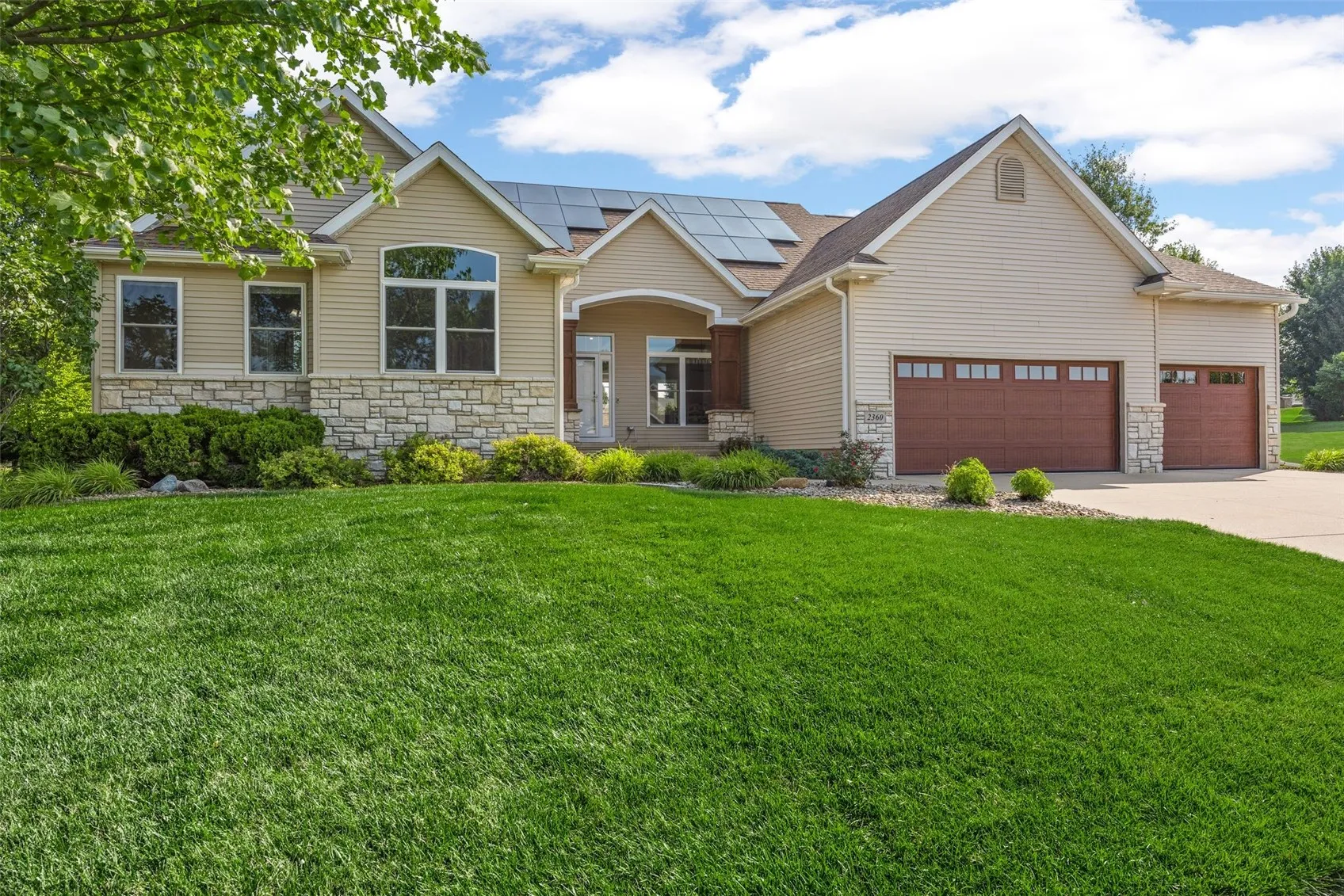 2360 Timber Creek Drive, Marion, Iowa 52302 – Property Featured Image