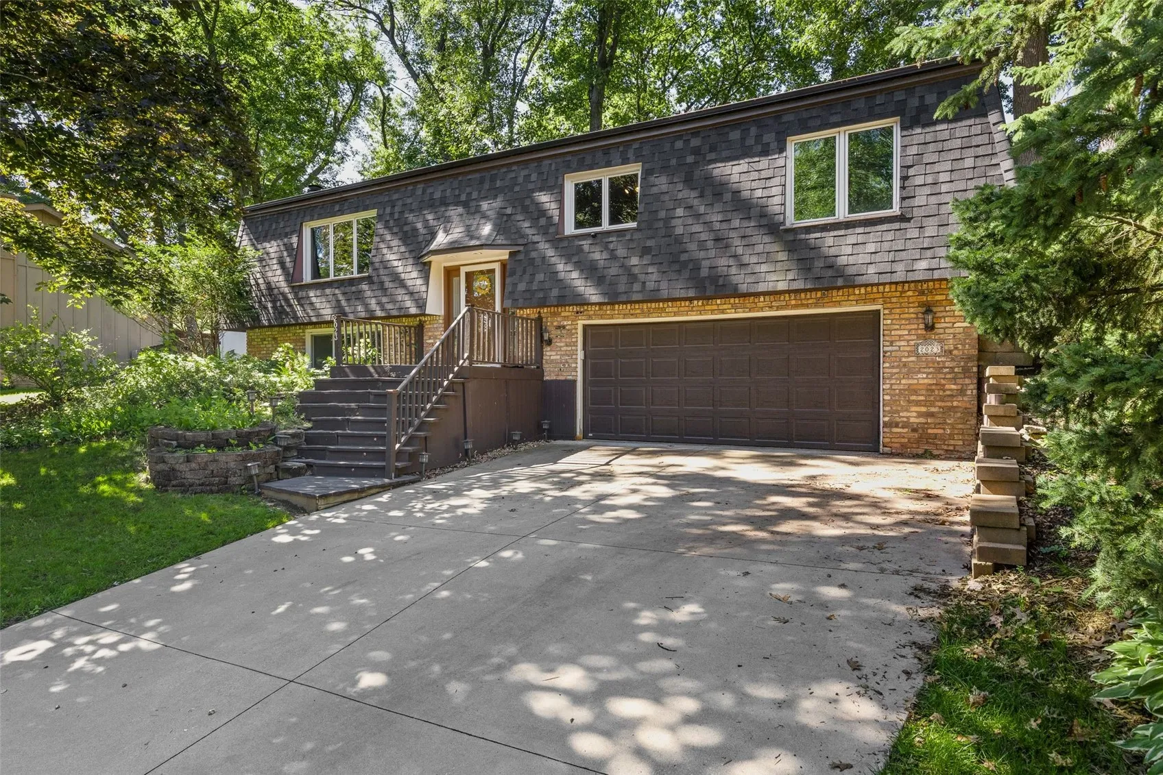 2023 Sandalwood Drive NE, Cedar Rapids, Iowa 52402 – Property Featured Image