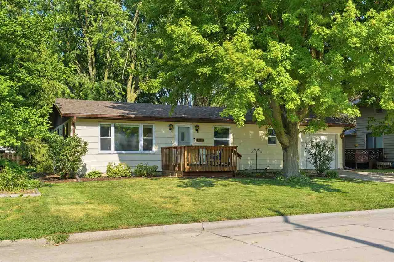 1411 N 2nd Ave, Washington, Iowa 52353 – Property Featured Image
