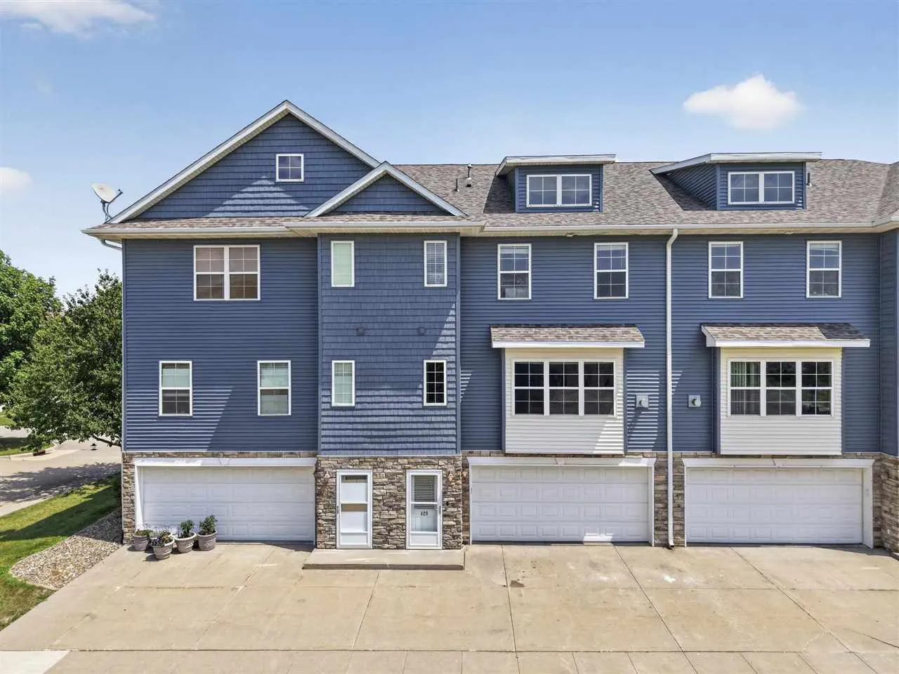 420 Glenmoor Pl, North Liberty, Iowa 52317 – Property Featured Image
